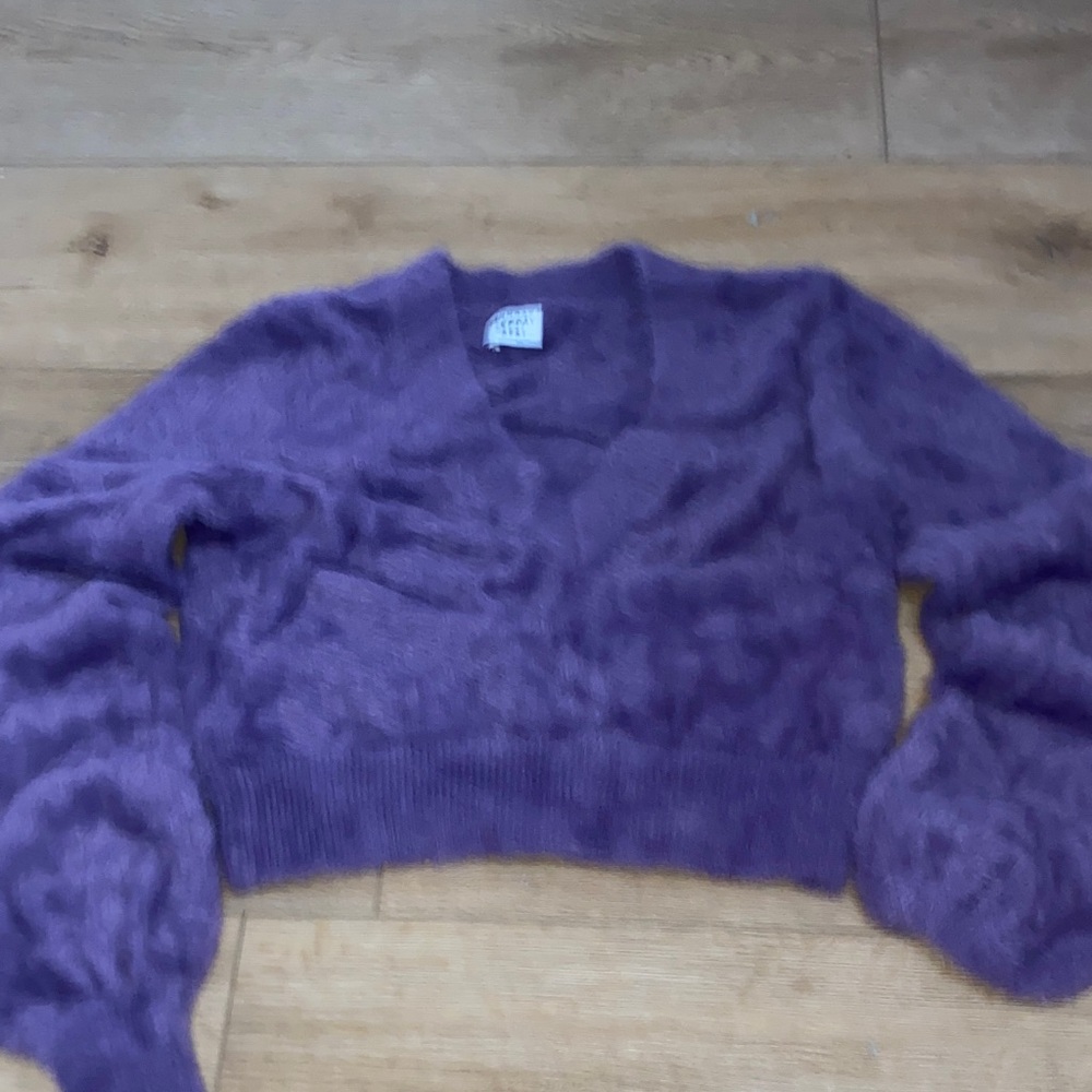 Sunday Best V-Neck Sweater Cropped in Rich Purple